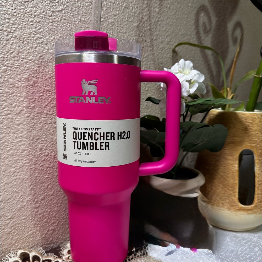 Stanley Bright Pink Quencher H2.0 Tumbler-CAMILA